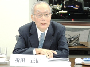 折田氏