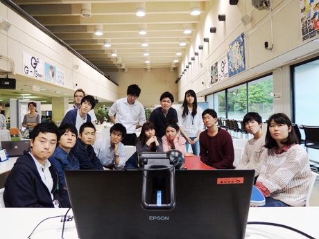 海外の学生とSkypeで交流